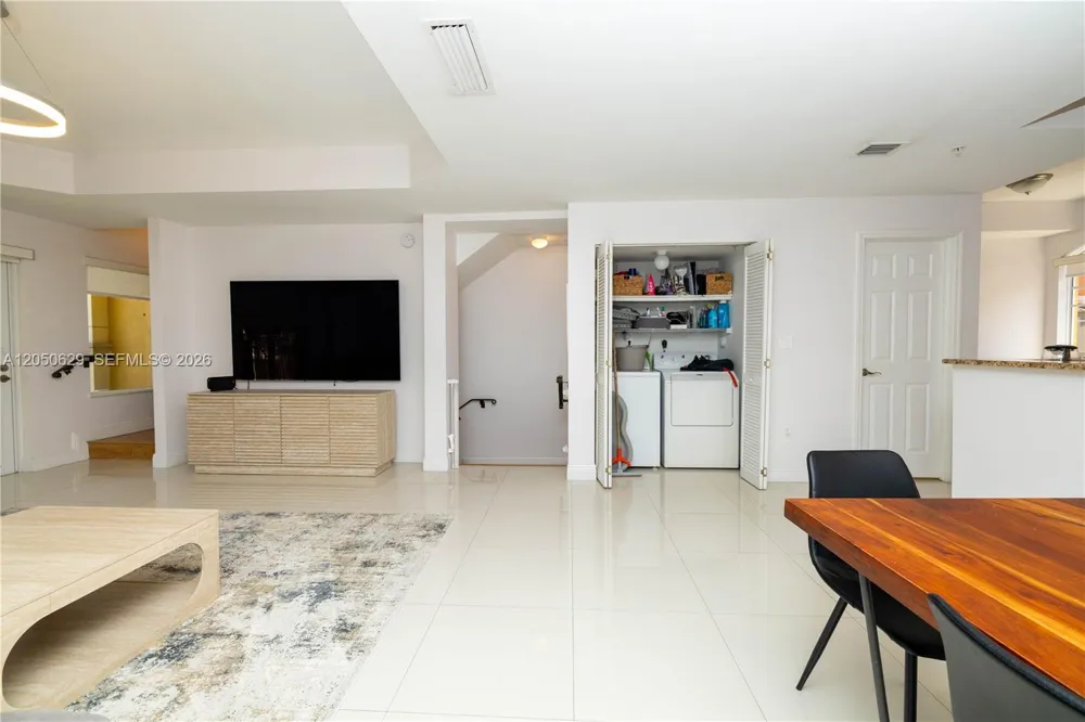 18451 NE 27th Pl Aventura, FL 33160