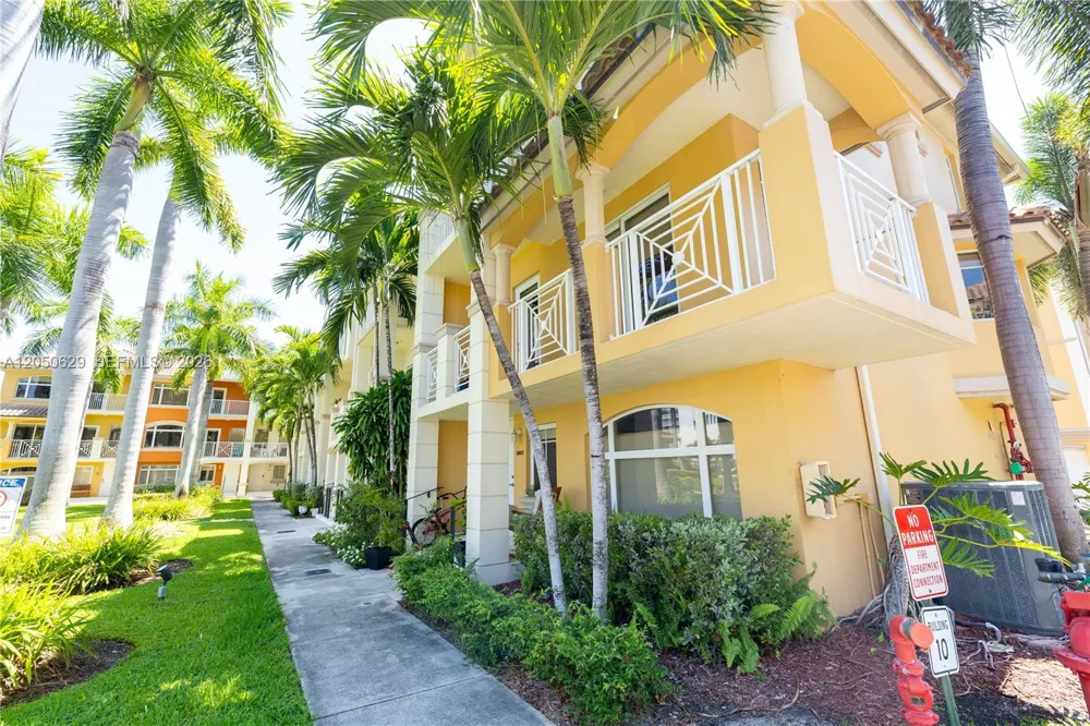 18451 NE 27th Pl Aventura, FL 33160