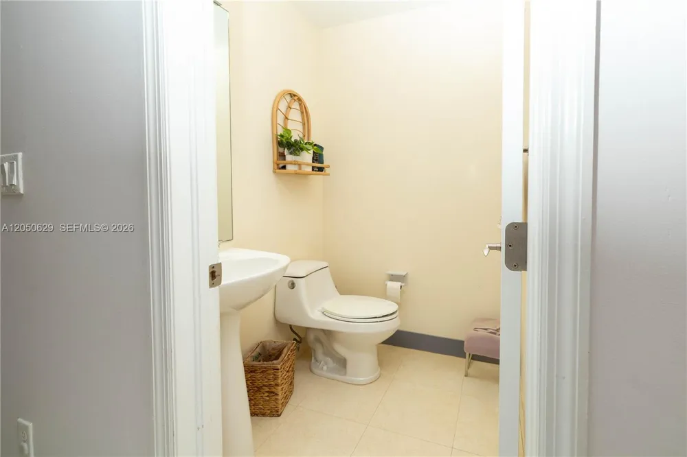 18451 NE 27th Pl Aventura, FL 33160