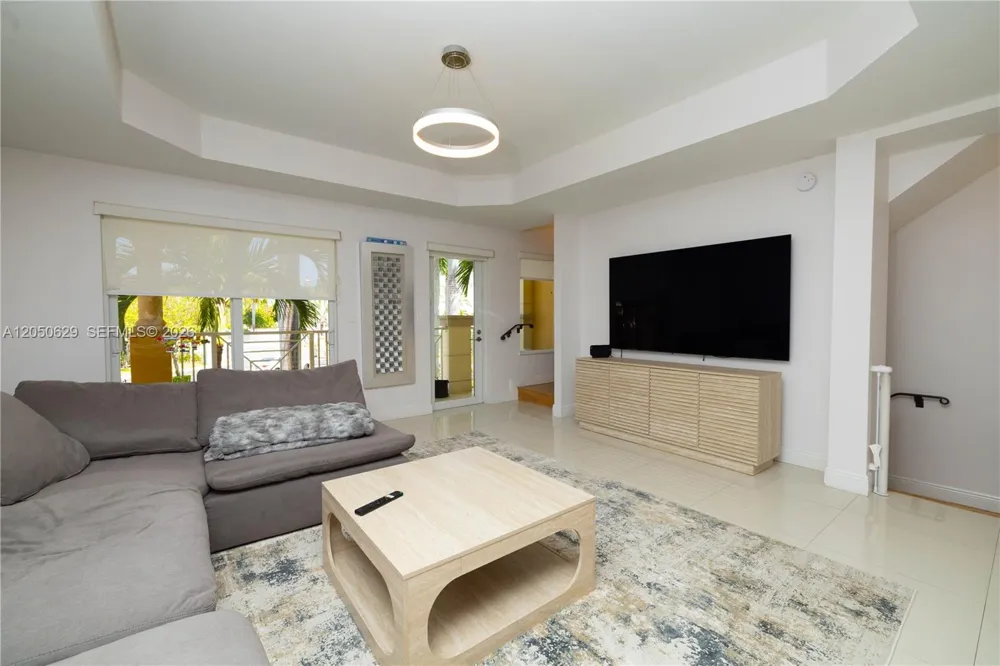 18451 NE 27th Pl Aventura, FL 33160