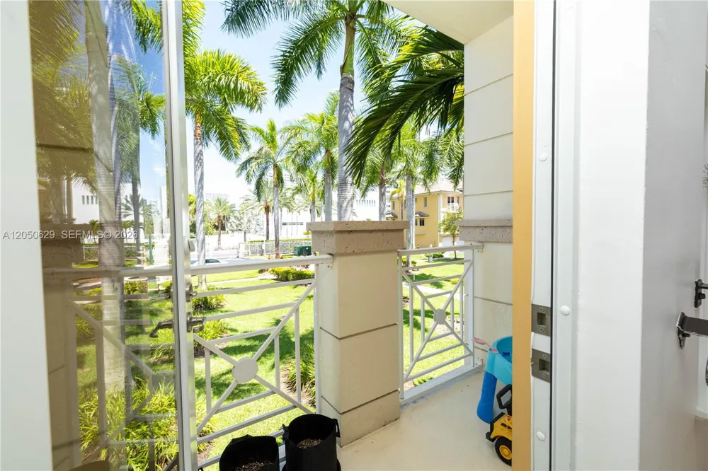 18451 NE 27th Pl Aventura, FL 33160
