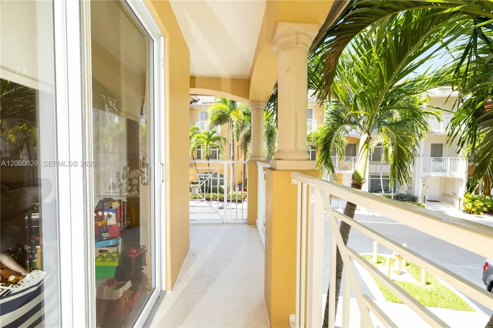 18451 NE 27th Pl Aventura, FL 33160