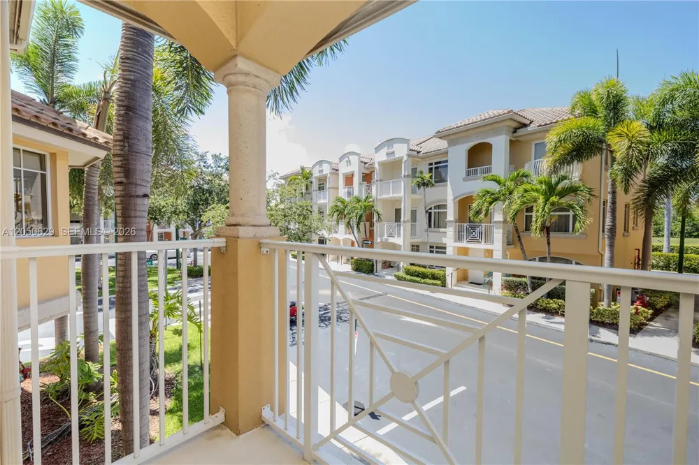18451 NE 27th Pl Aventura, FL 33160