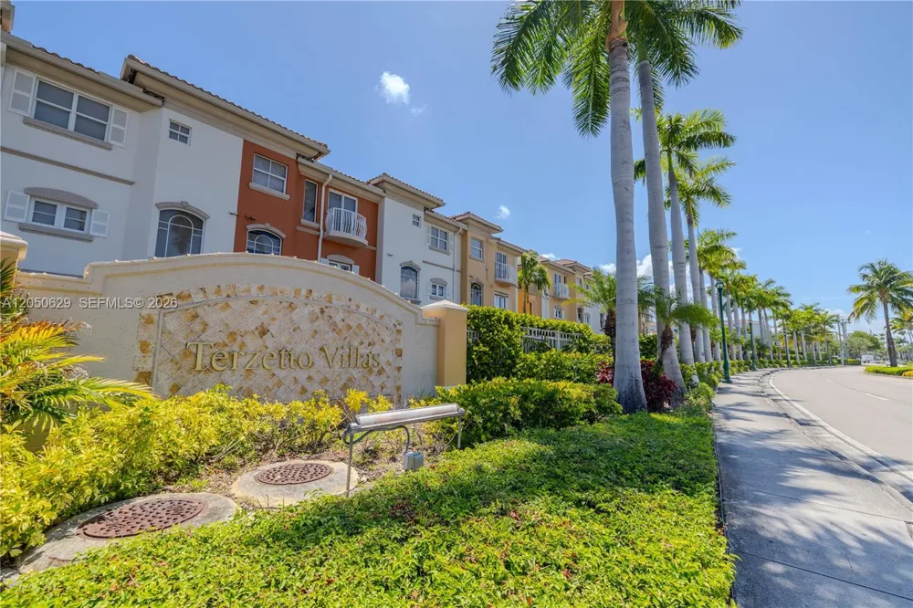 18451 NE 27th Pl Aventura, FL 33160
