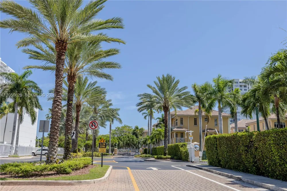 18451 NE 27th Pl Aventura, FL 33160