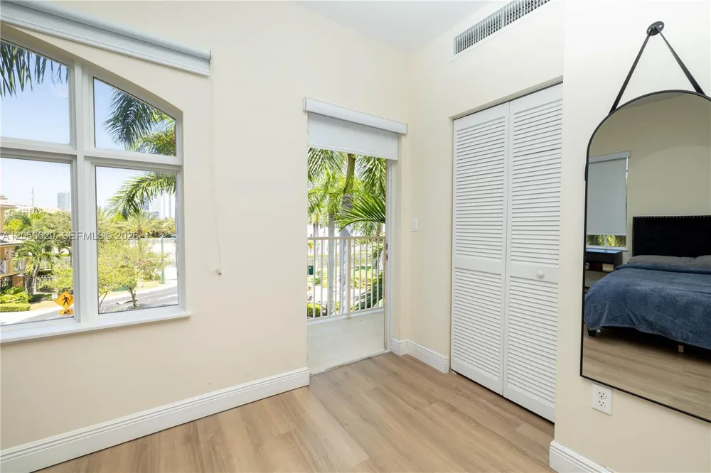 18451 NE 27th Pl Aventura, FL 33160