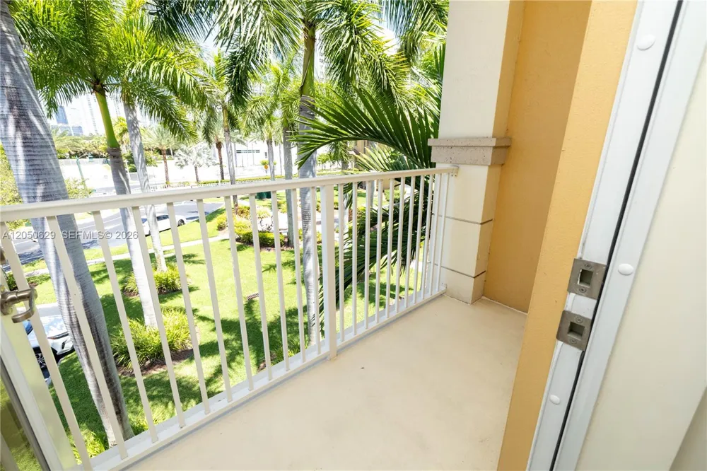 18451 NE 27th Pl Aventura, FL 33160