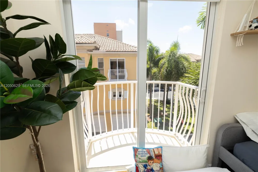 18451 NE 27th Pl Aventura, FL 33160