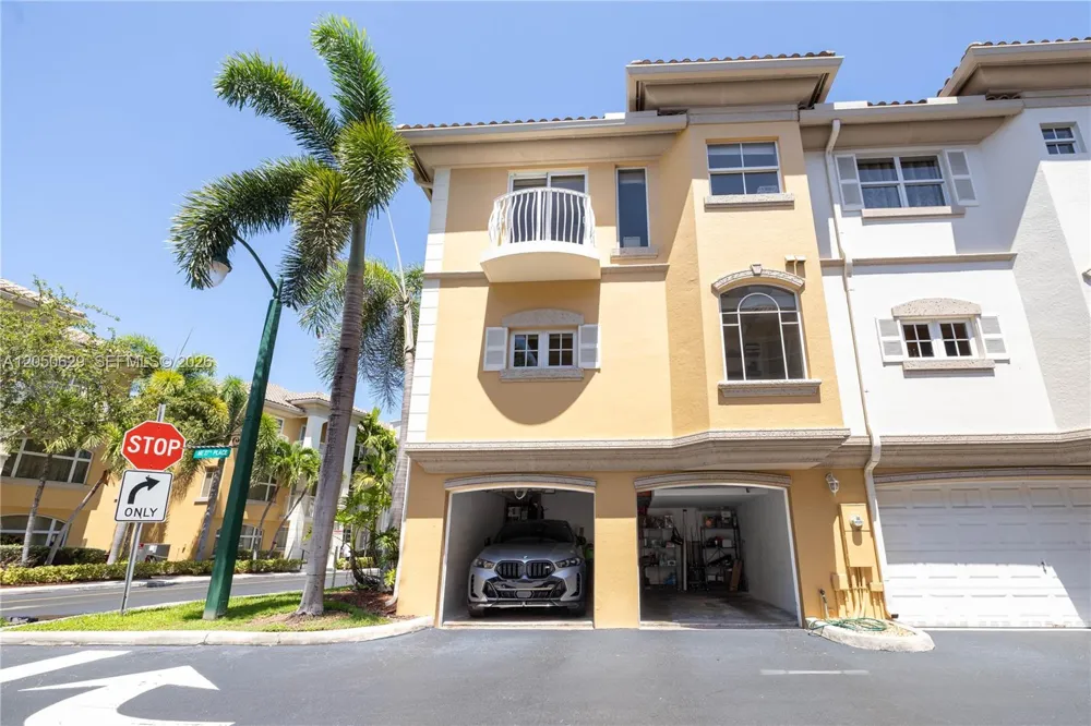 18451 NE 27th Pl Aventura, FL 33160