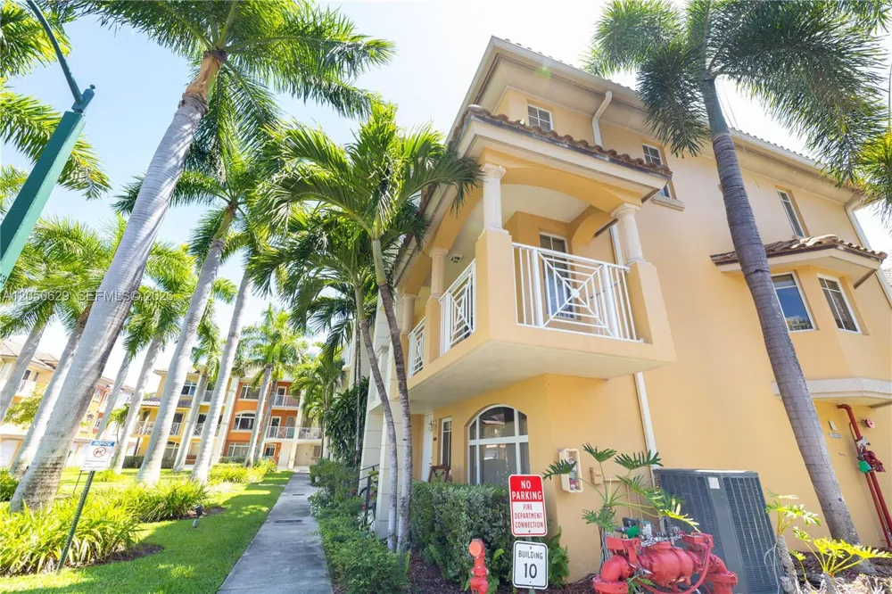 18451 NE 27th Pl Aventura, FL 33160
