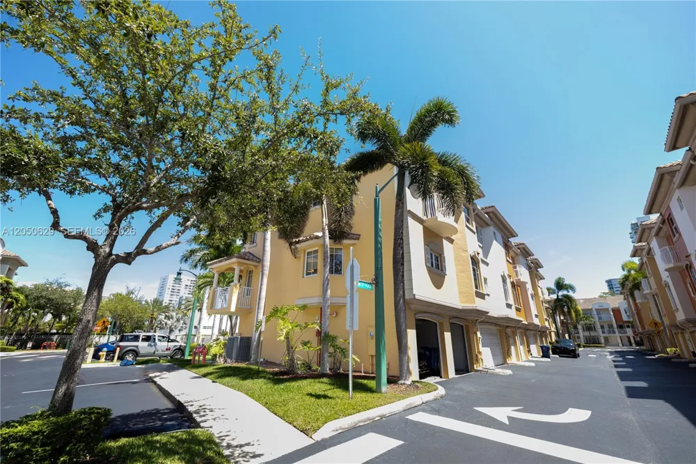 18451 NE 27th Pl Aventura, FL 33160