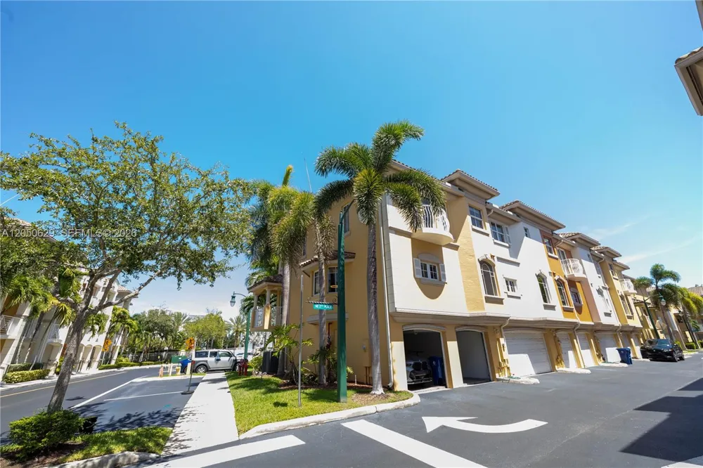 18451 NE 27th Pl Aventura, FL 33160