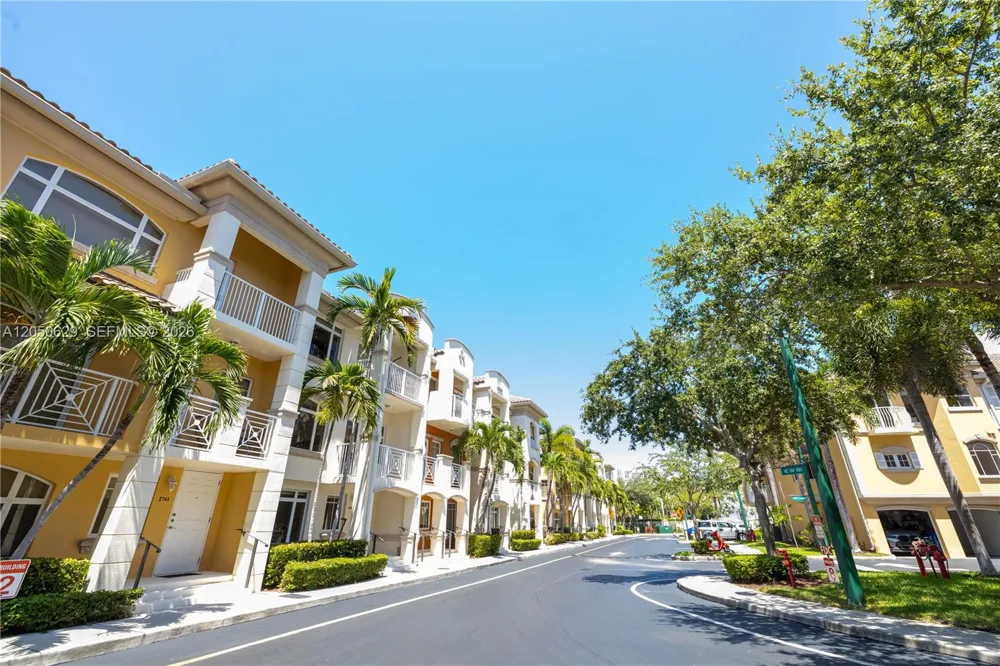 18451 NE 27th Pl Aventura, FL 33160