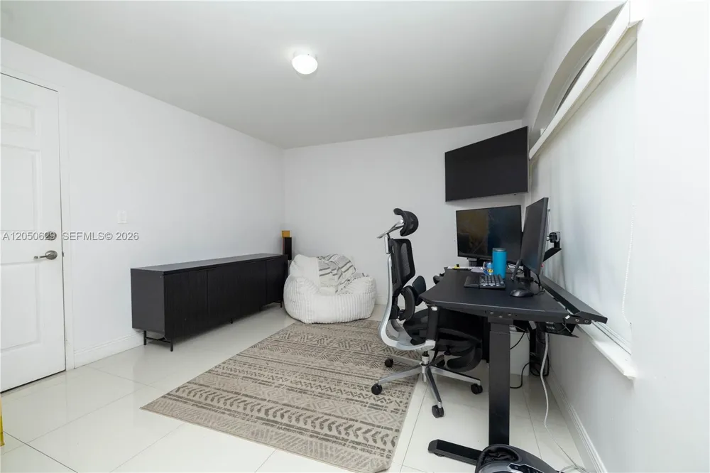 18451 NE 27th Pl Aventura, FL 33160