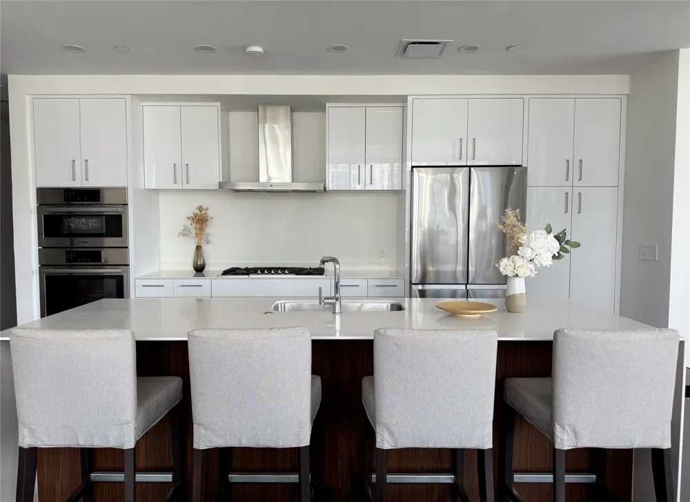 301 West Avenue #1204 Austin, TX 78701