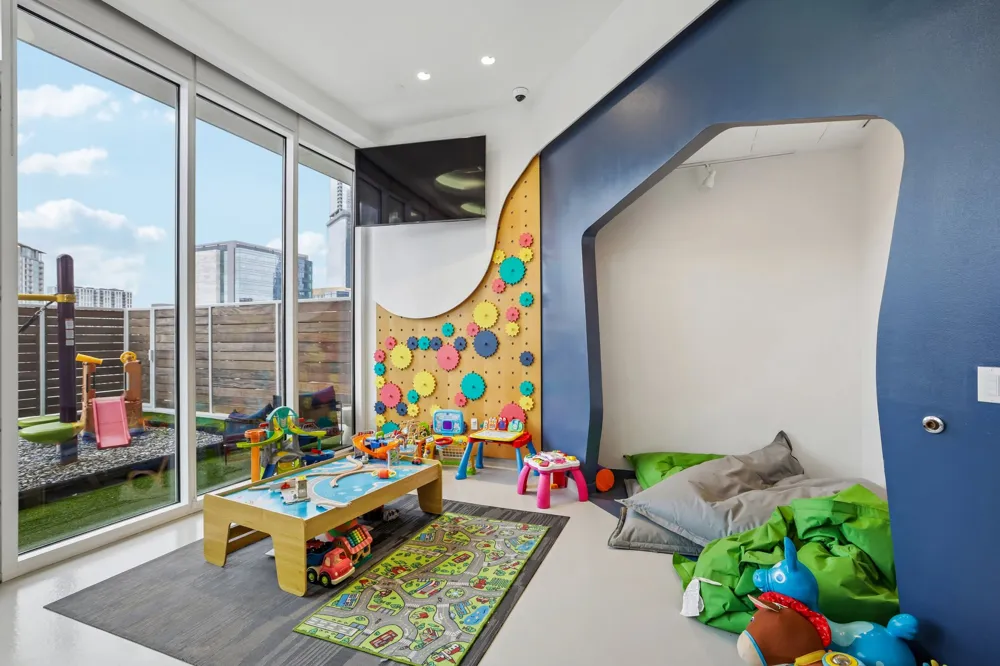 301 West Avenue #1204 Austin, TX 78701