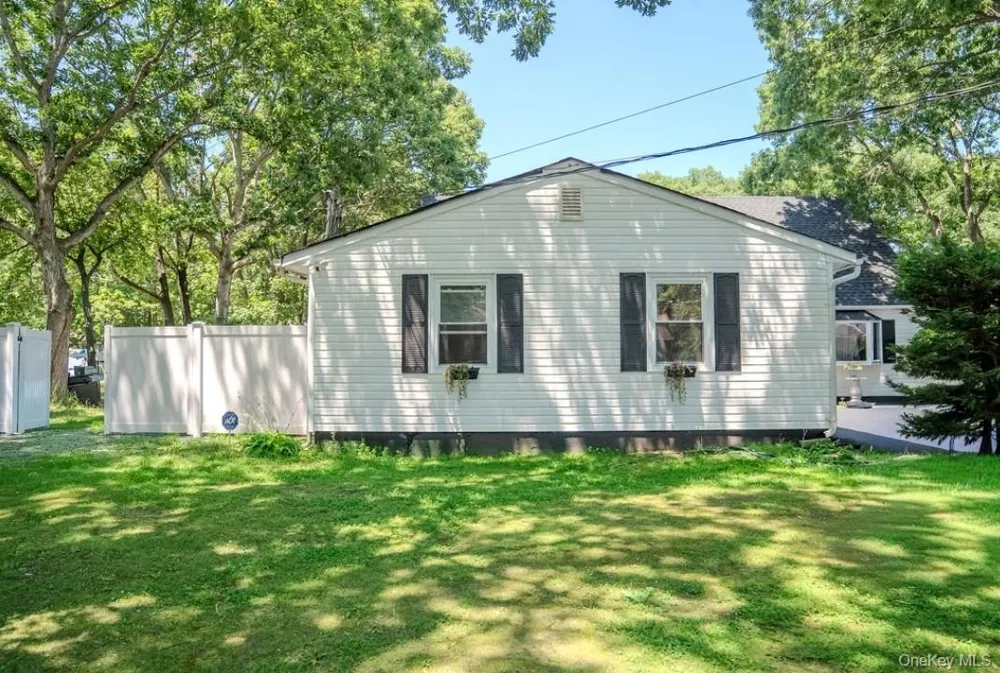 41 Fig Street Central Islip, NY 11722