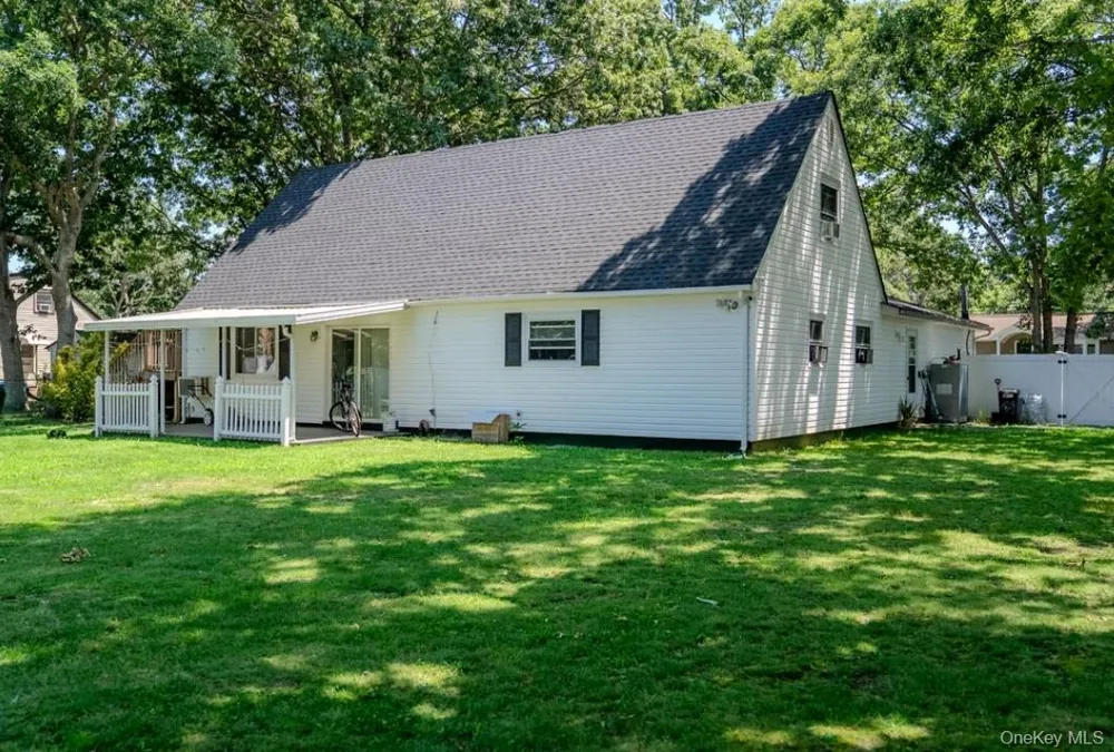 41 Fig Street Central Islip, NY 11722