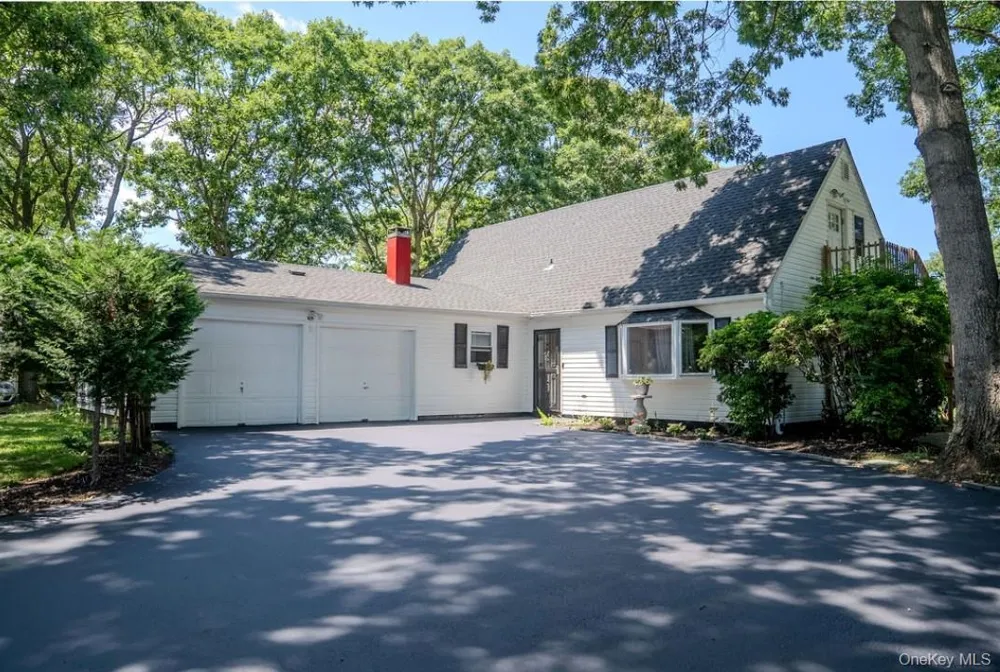 41 Fig Street Central Islip, NY 11722