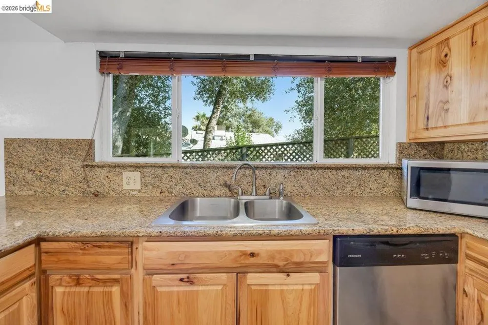 19264 Rockridge Way Sonora, CA 95370