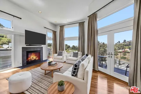 6852 Woody Trail