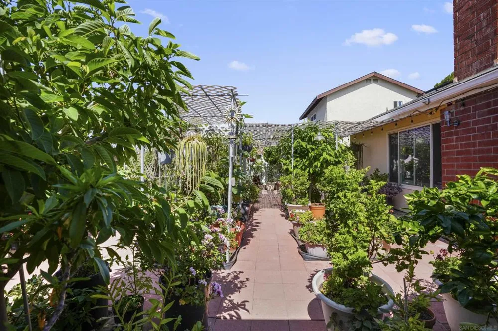 14513 Mirando Poway, CA 92064