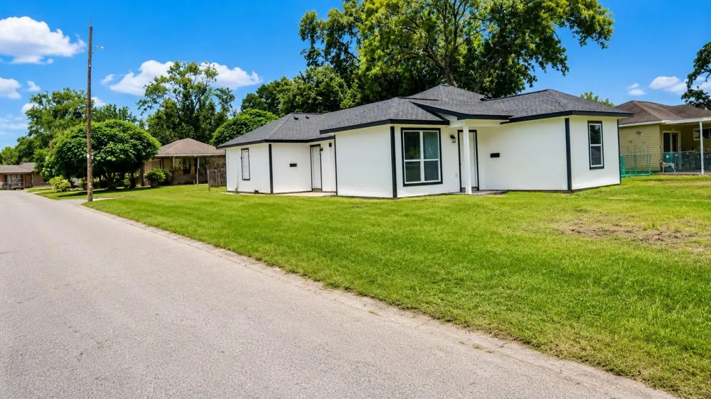 1206 Pinewood Lane Pasadena, TX 77502