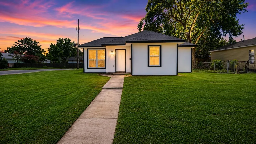 1206 Pinewood Lane Pasadena, TX 77502