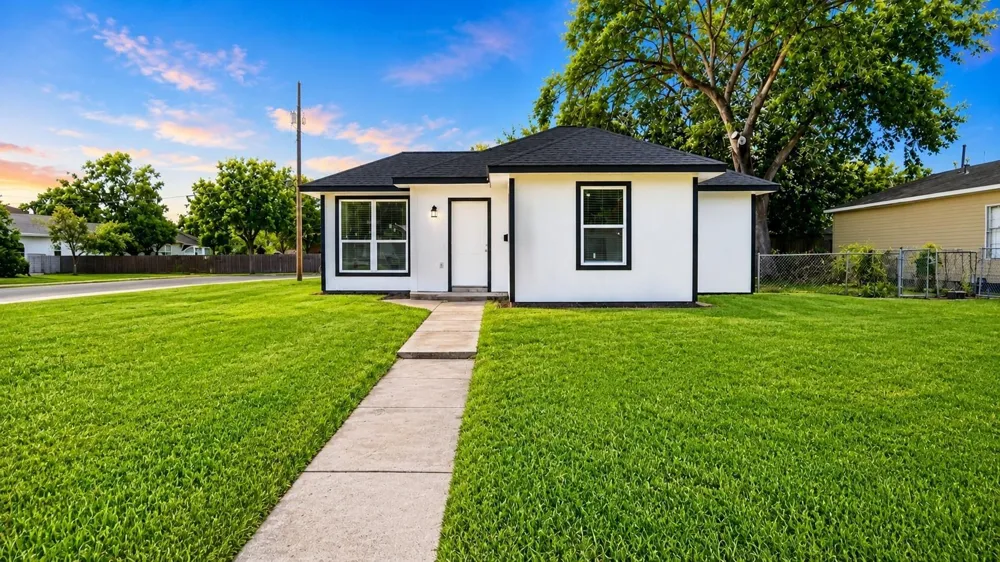 1206 Pinewood Lane Pasadena, TX 77502