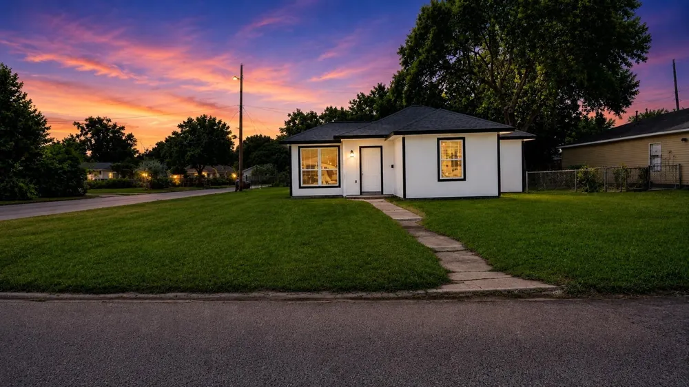 1206 Pinewood Lane Pasadena, TX 77502