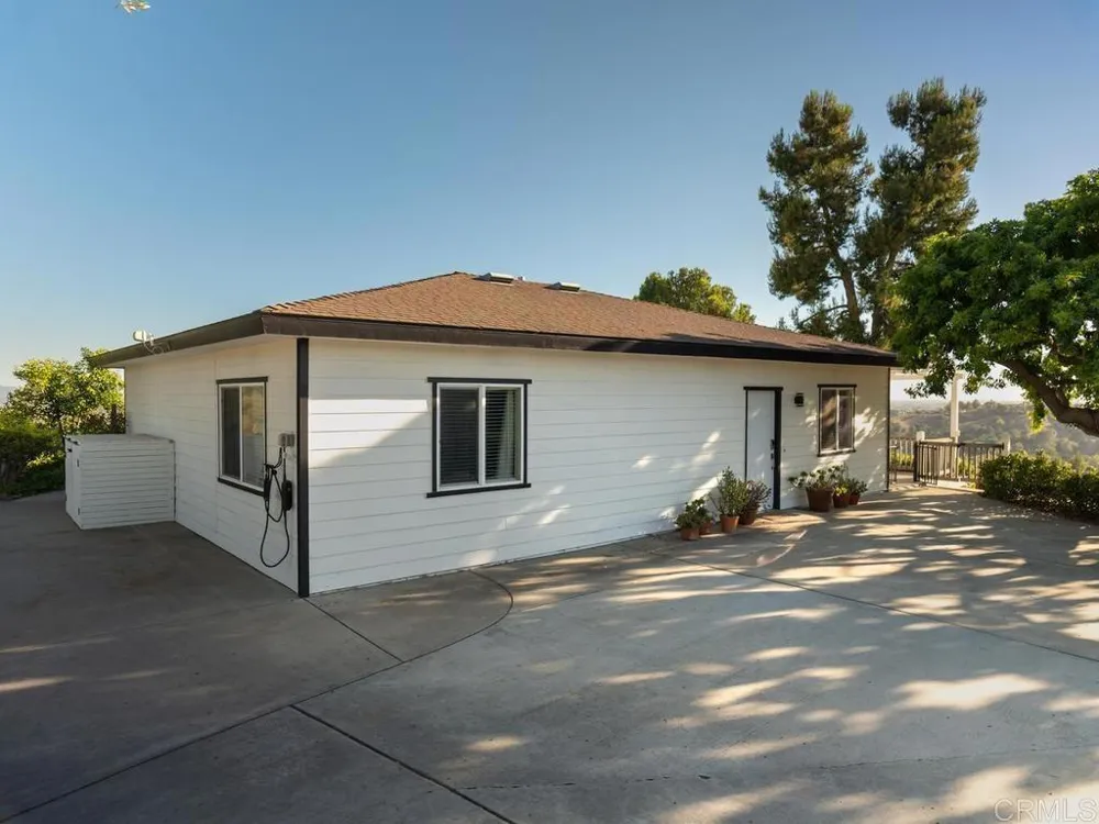 1097 Camino Alisos Fallbrook, CA 92028