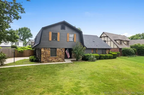 8722 E 74th Place