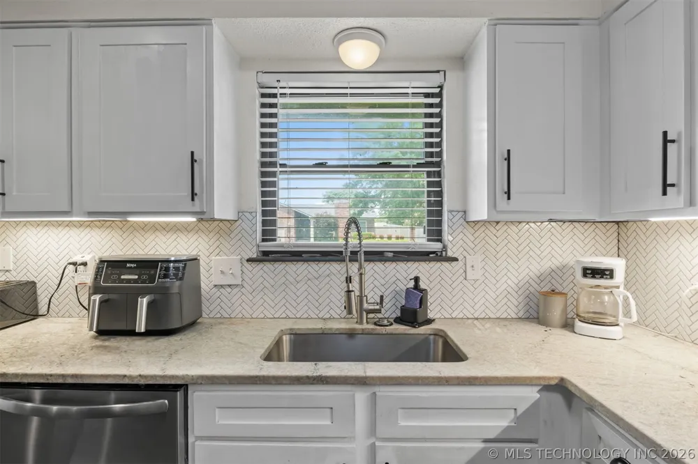8722 E 74th Place Tulsa, OK 74133