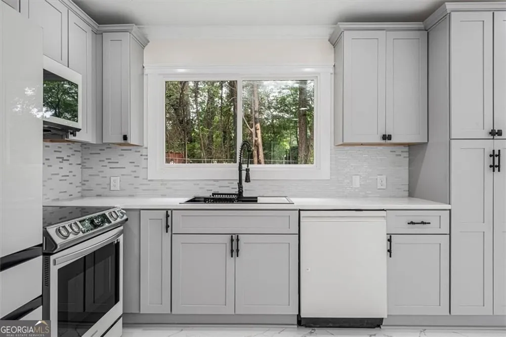 6073 Fieldcrest DR Morrow, GA 30260