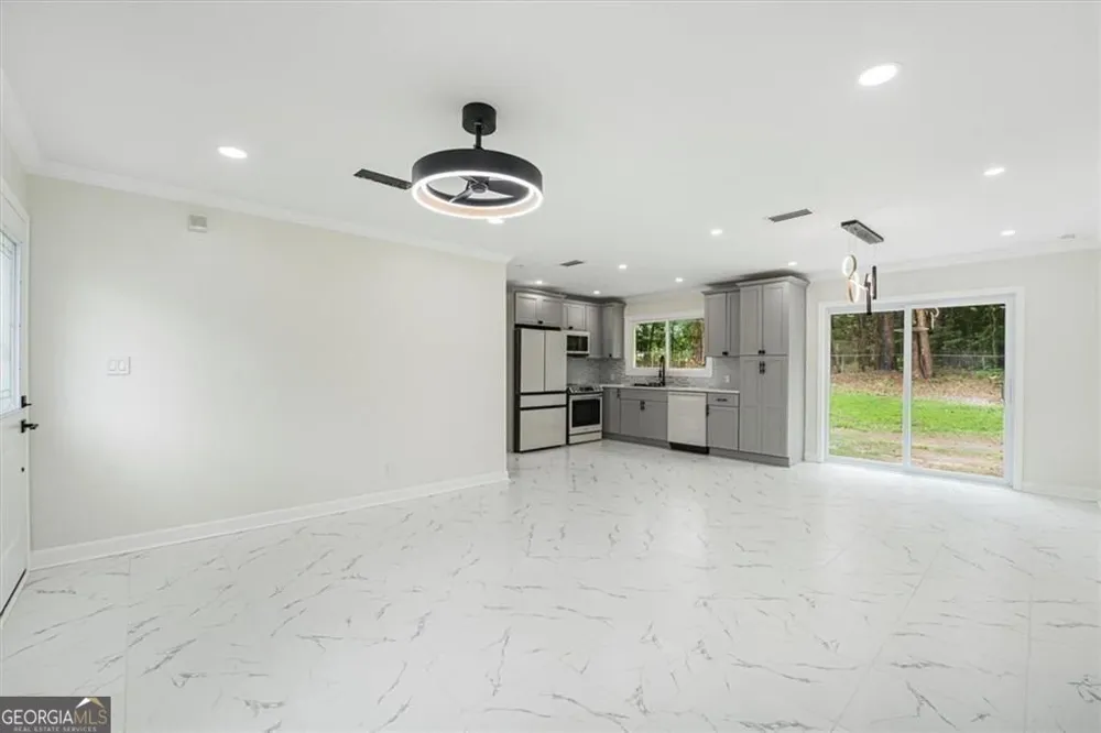 6073 Fieldcrest DR Morrow, GA 30260