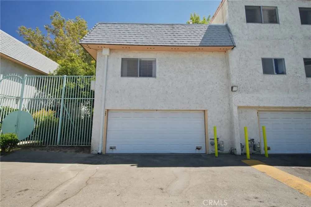21019 Gresham St. #22 Canoga Park, CA 91304