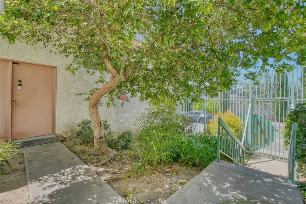 21019 Gresham St. #22 Canoga Park, CA 91304