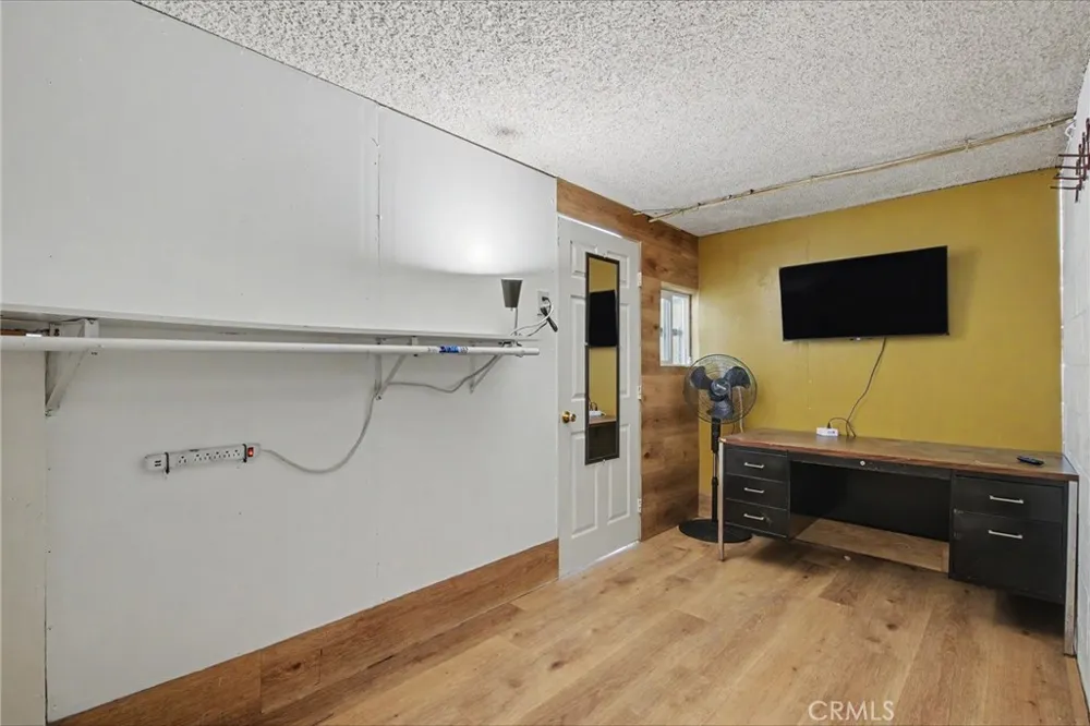 21019 Gresham St. #22 Canoga Park, CA 91304