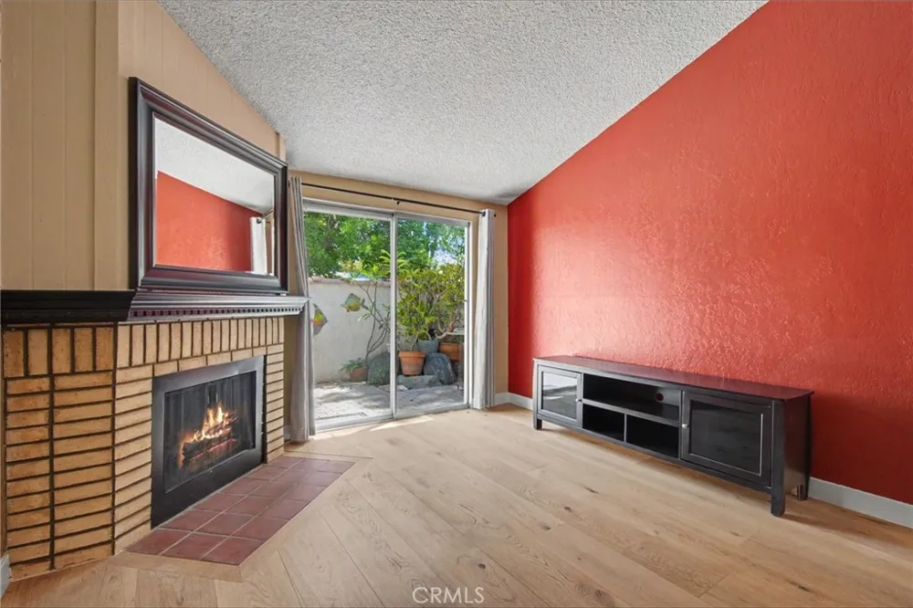 21019 Gresham St. #22 Canoga Park, CA 91304