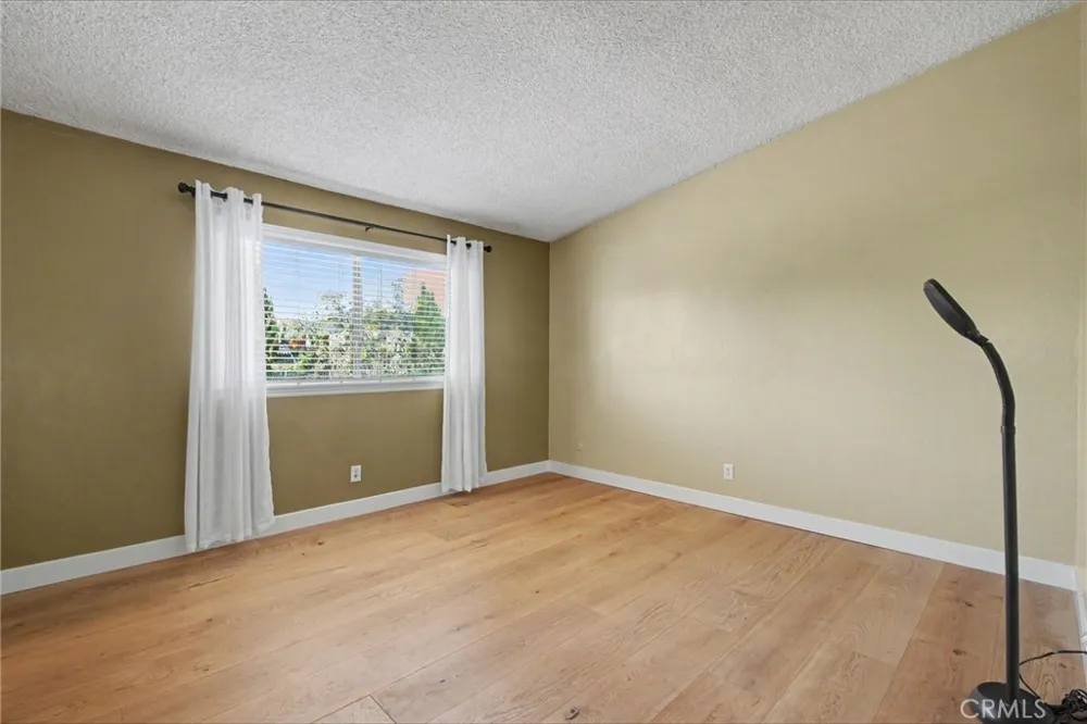 21019 Gresham St. #22 Canoga Park, CA 91304