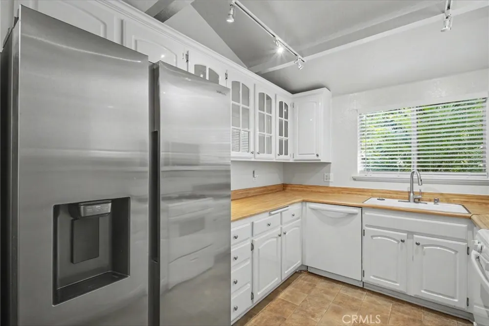 21019 Gresham St. #22 Canoga Park, CA 91304