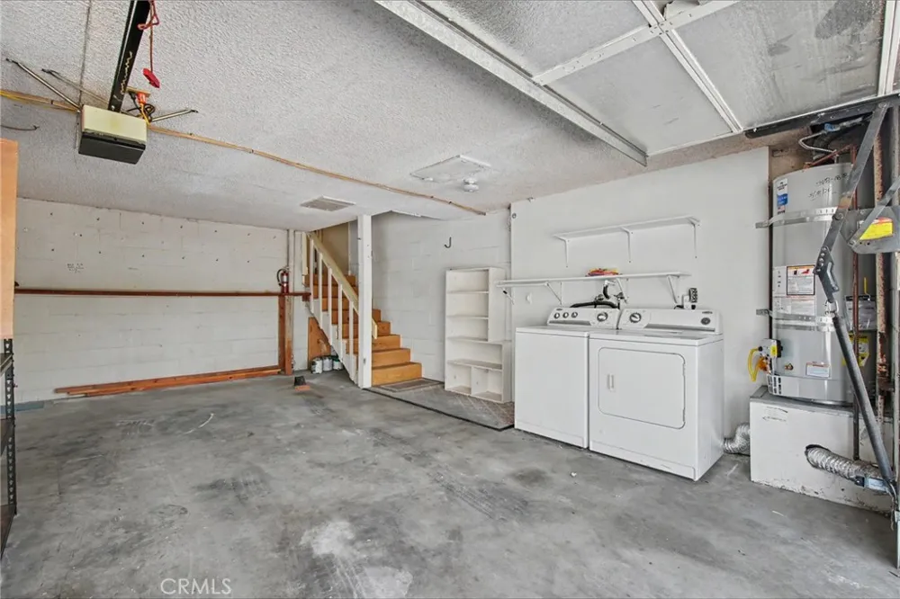 21019 Gresham St. #22 Canoga Park, CA 91304