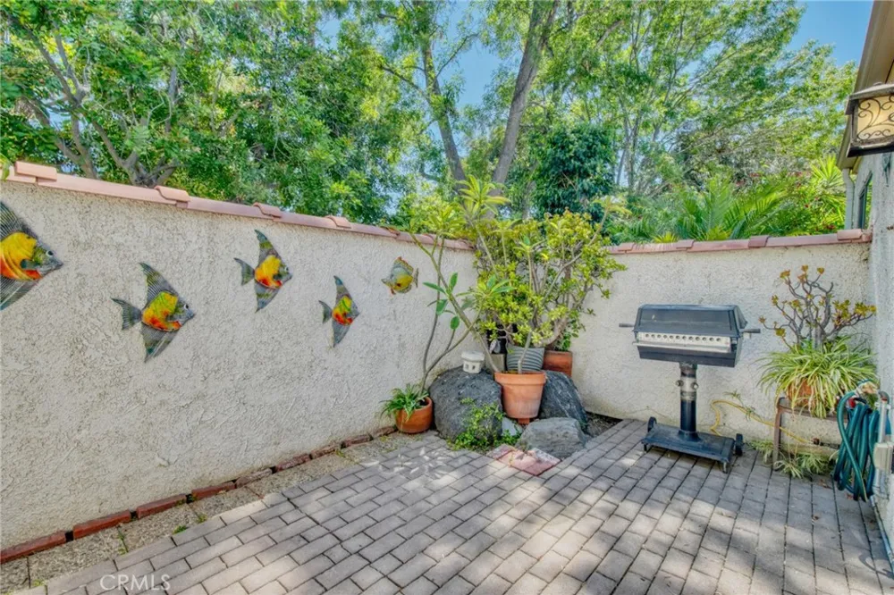 21019 Gresham St. #22 Canoga Park, CA 91304