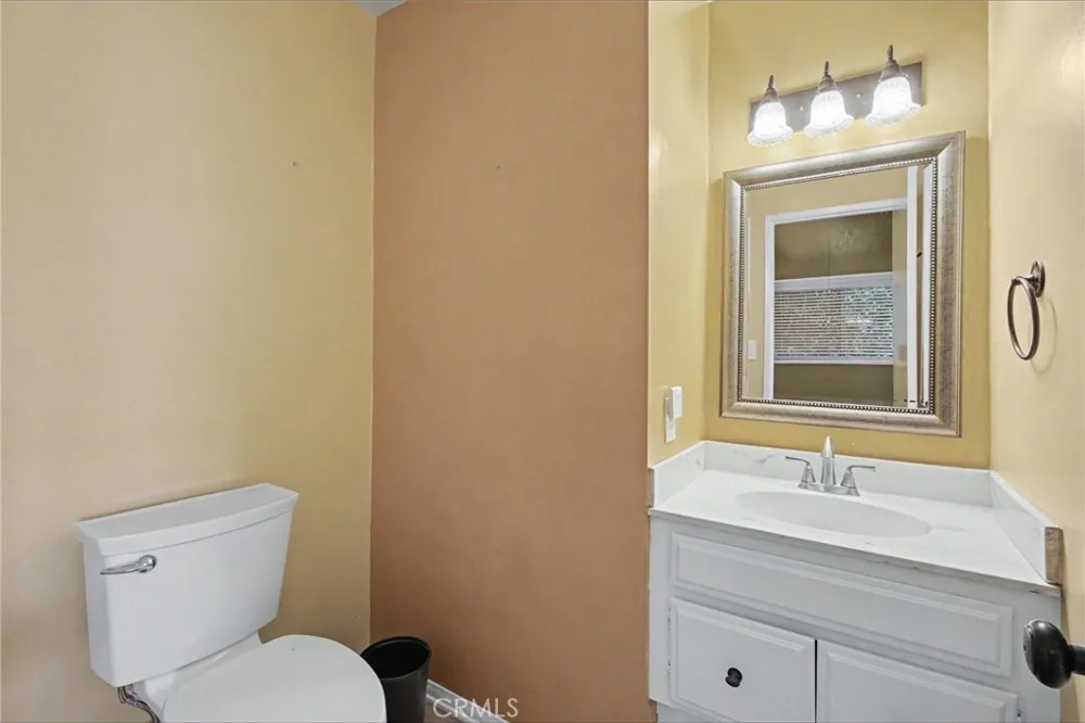 21019 Gresham St. #22 Canoga Park, CA 91304