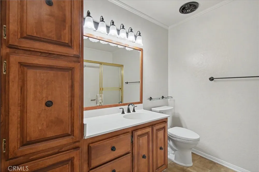 21019 Gresham St. #22 Canoga Park, CA 91304