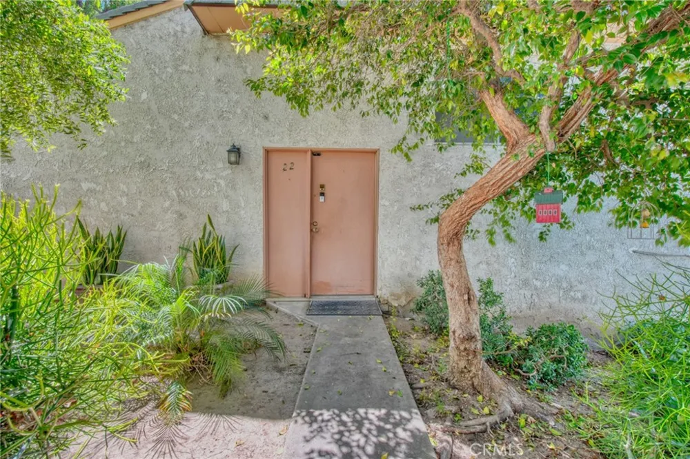 21019 Gresham St. #22 Canoga Park, CA 91304