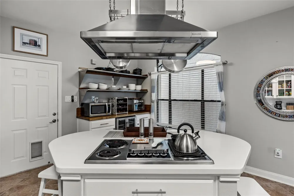 488 Mariners Drive Kemah, TX 77565