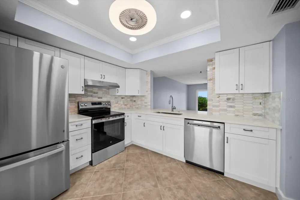 7530 SUNSHINE SKYWAY LANE S #T30 St Petersburg, FL 33711