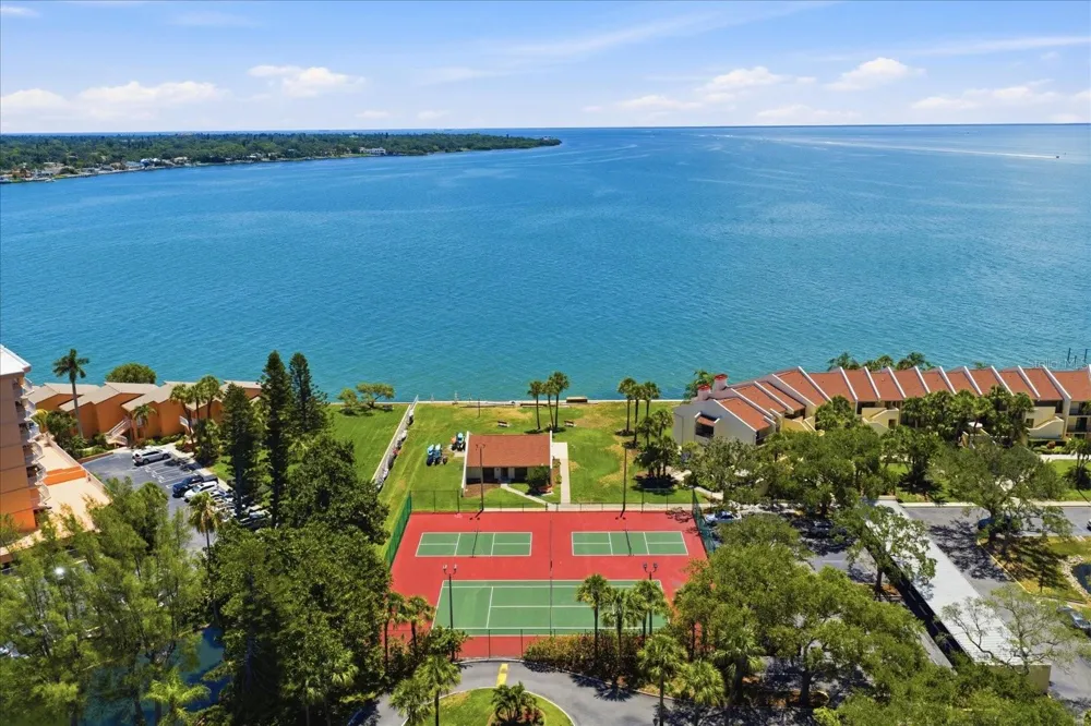 7530 SUNSHINE SKYWAY LANE S #T30 St Petersburg, FL 33711