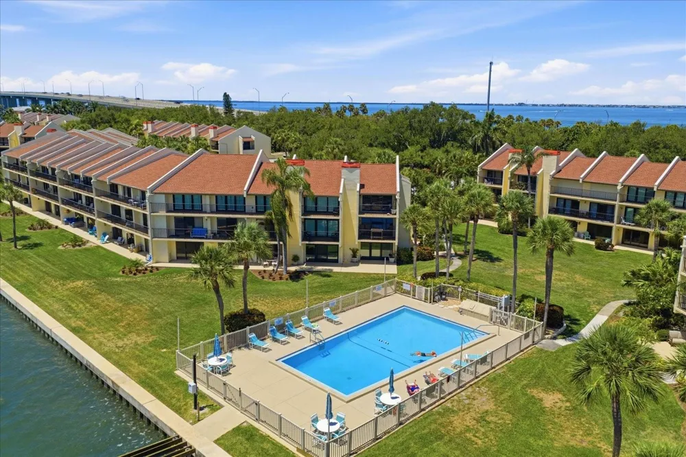 7530 SUNSHINE SKYWAY LANE S #T30 St Petersburg, FL 33711